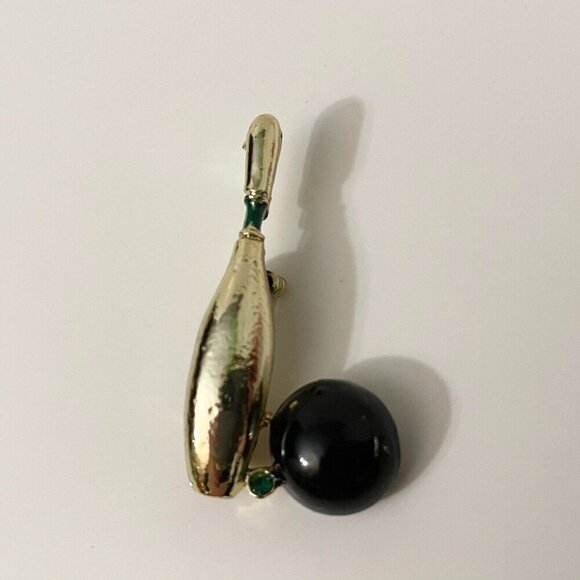 Vintage Gerrys Set of 2 Bowling Pin and Ball Brooch Pin Flaws - Picture 2 of 16